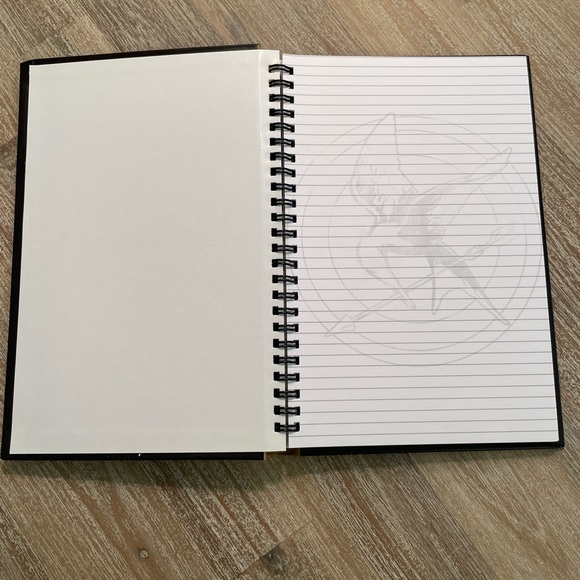 Hunger Games - Mockingjay notebook - Picture 2 of 4